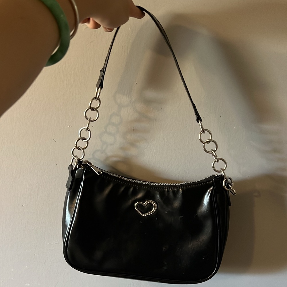 Black Heart Accent Shoulder Bag